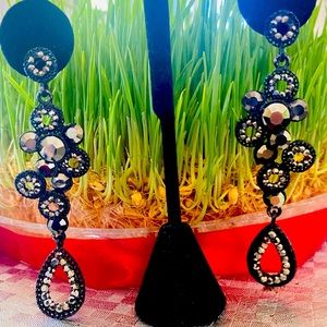 Black Chandelier Beautiful set of Earrings♥️
